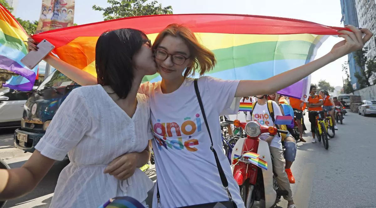 Cu fiecare an, oamenii devin mai toleranți. Imagini de la parada gay din Vietnam FOTO: EPA