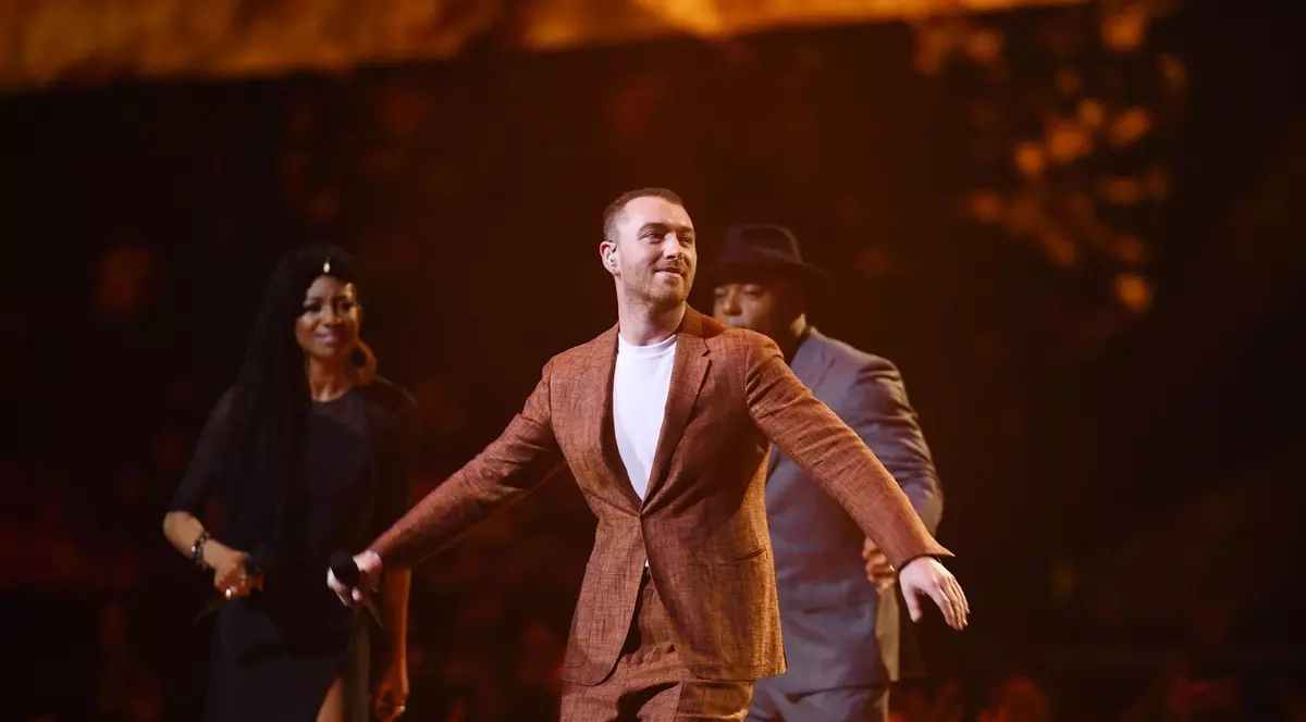 Cântărețul Sam Smith (hepta)