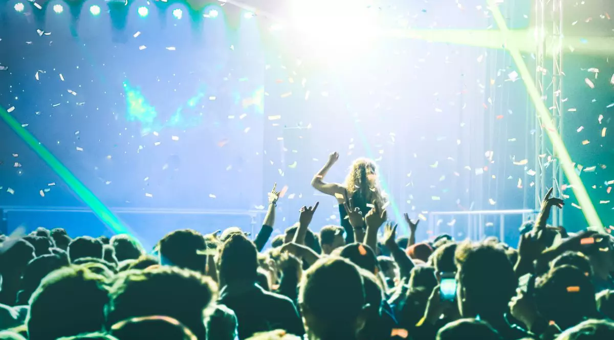 Spectacolele în aer liber ar putea fi reluate de la 1 iunie, cu maximum 400 de spectatori. Ce se întâmplă cu Untold, Electric Castle şi Neversea