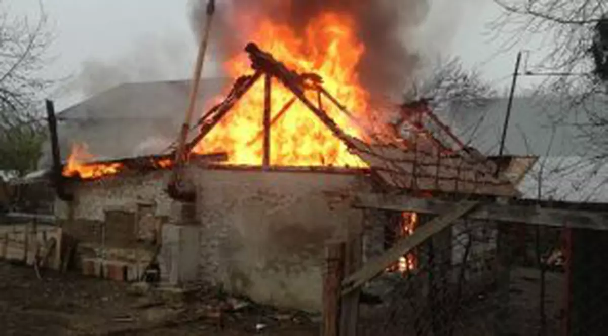 Casa unei familii cu șase copii a ars în prag de sărbători!