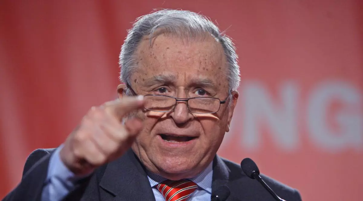 Reacția lui Ion Iliescu, după ce Gelu Voican-Voican Voiculescu a fost atacat în Piața Universității: „Este de condamnat climatul de confuntare și de violență”