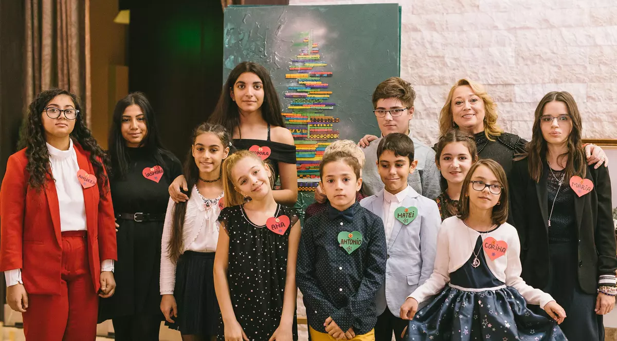 Cum arată bradul cumpărat cu 180.000 de euro la o licitație pentru copiii defavorizați