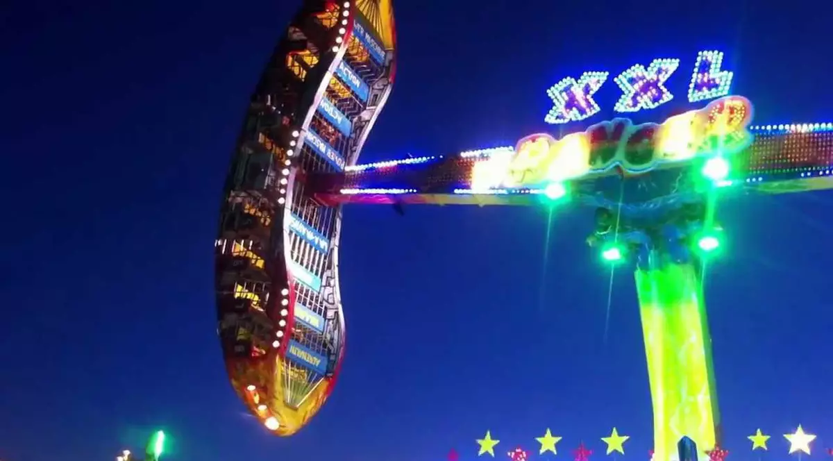 O femeie a leșinat într-un carusel din Timișoara, după ce a constatat că hamul de protecție nu se închisese!