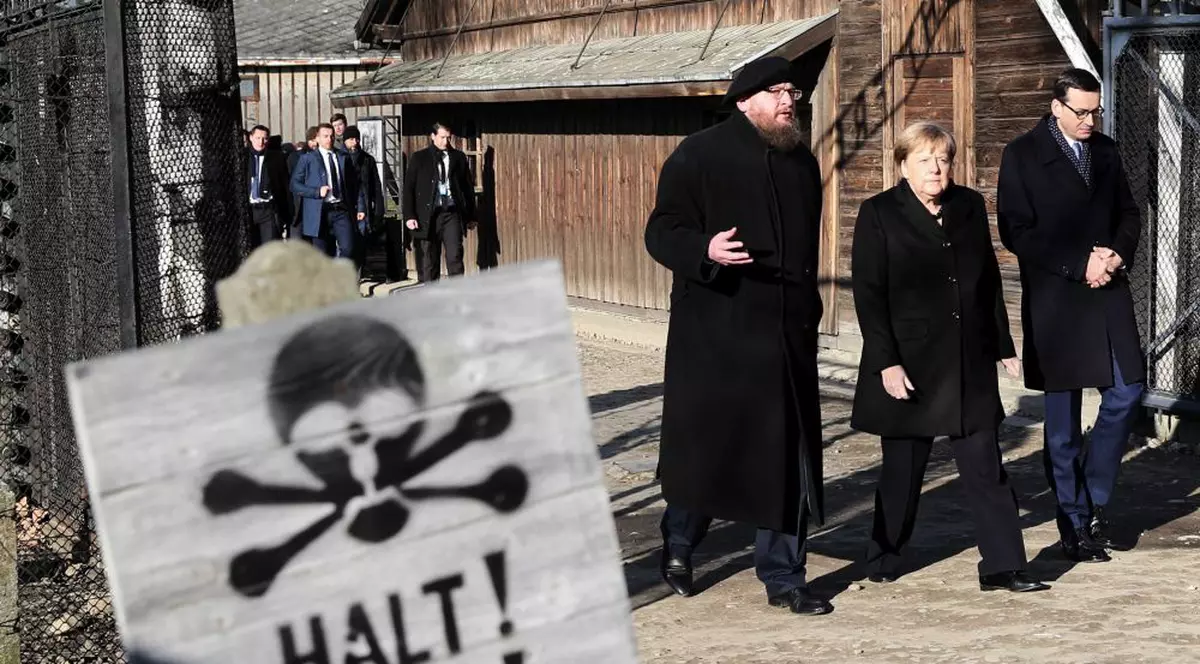 VIDEO | Angela Merkel a vizitat prima oară lagărul de la Auschwitz. Cancelarul german și-a exprimat „rușinea profundă”