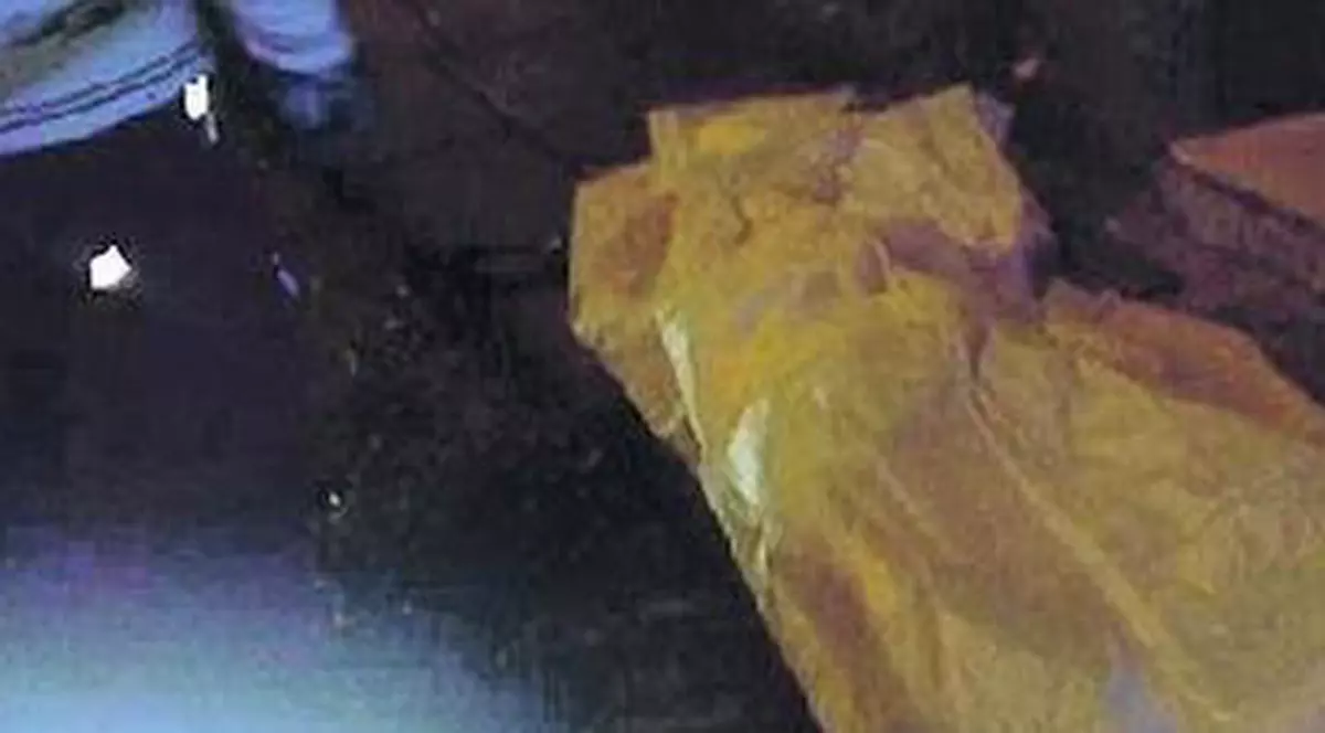 Un bărbat care muncea „la negru” în Italia a căzut de la înălțime și a murit. Fiindcă nu avea contract legal, a fost abandonat pe stradă! Ar putea fi vorba despre un român în vârstă de 40 de ani