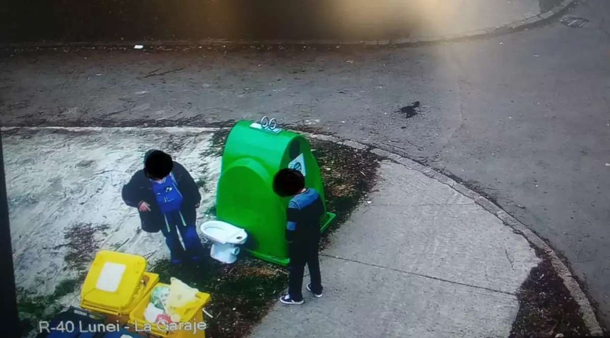 Un timișorean, amendat cu 3.000 de lei pentru că a aruncat pe stradă un vas de WC