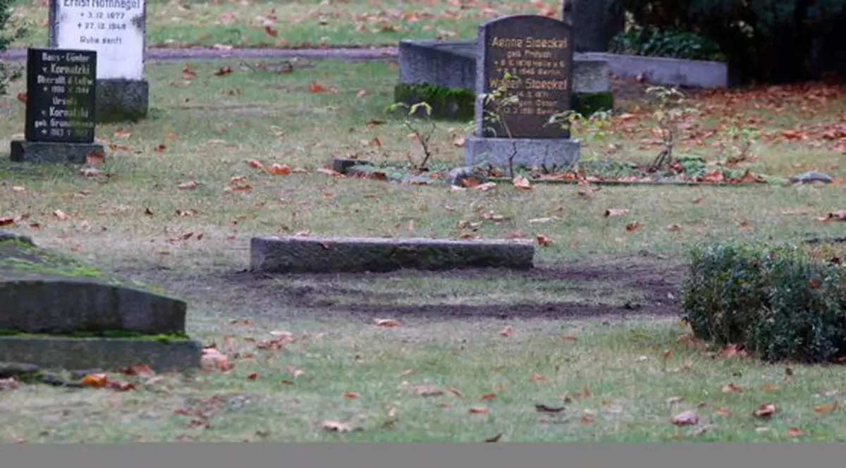 Mormântul unui ofiţer nazist a fost profanat!