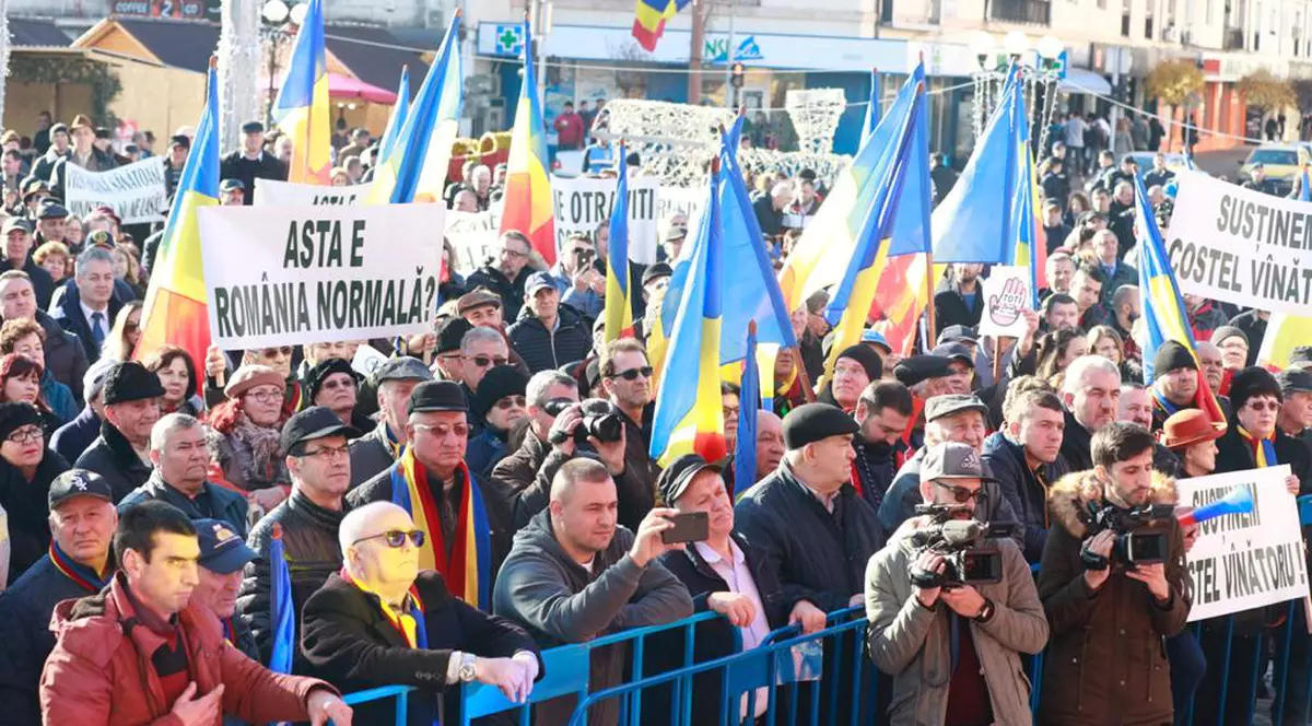 Sute de oameni au protestat la Buzău față de demiterea cercetătorului Costel Vânătoru. A fost îndepărtat fără notificare de la șefia Băncii de Gene, proiect estimat la 65 de milioane de euro