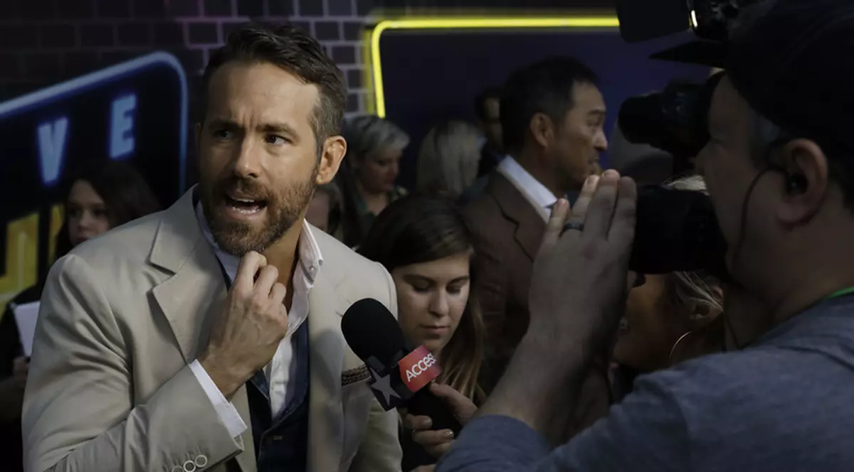 Actorul Ryan Reynolds, la un pas de tragedie în Brazilia. O barieră de lângă scenă s-a prăbușit la câțiva pași de el