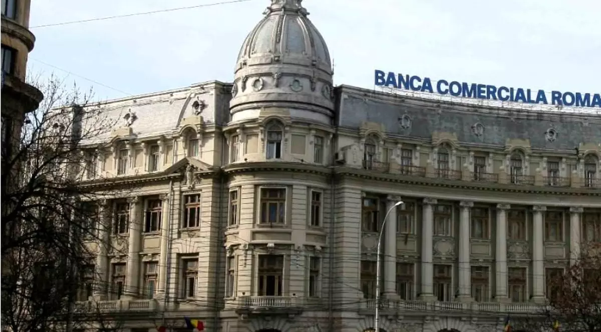 Schimbare majoră la a doua cea mai mare bancă din România. Toți clienții sunt afectați