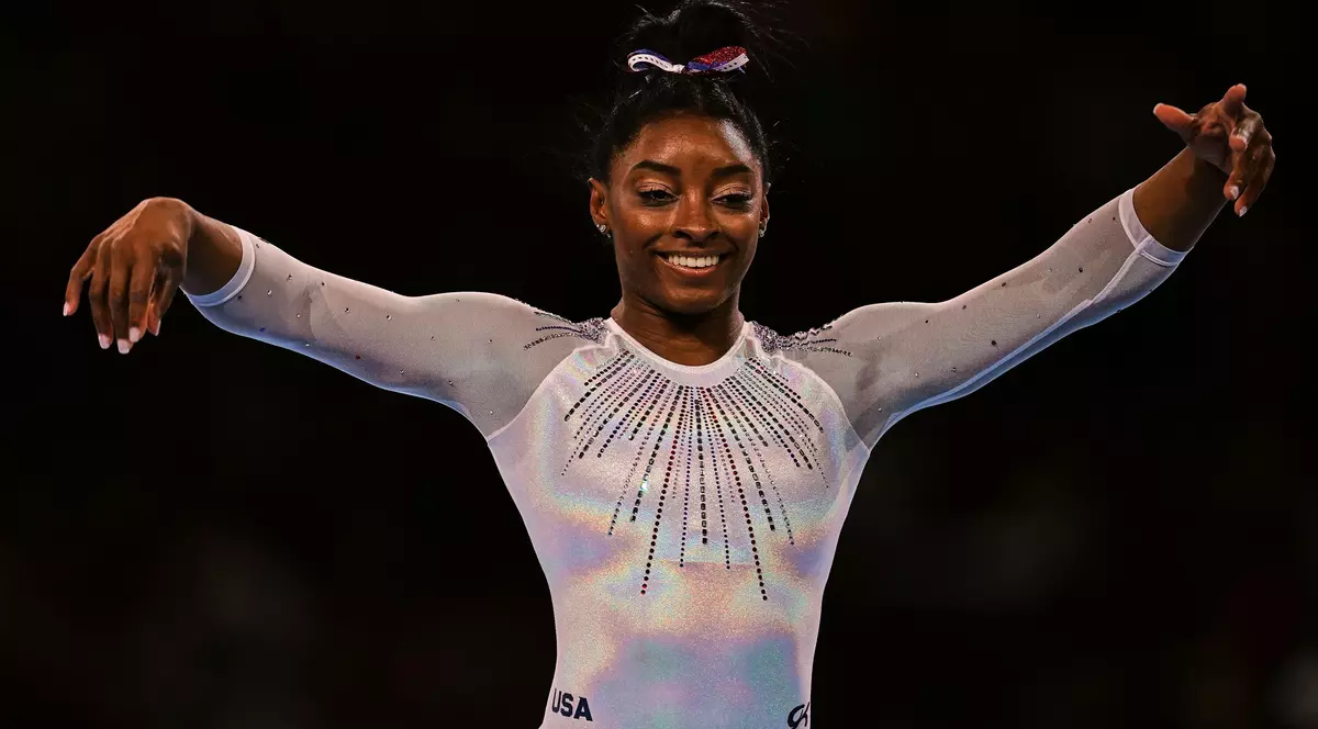Simone Biles, spectacol în vacanță. Ce sărituri în apă face gimnasta americană!