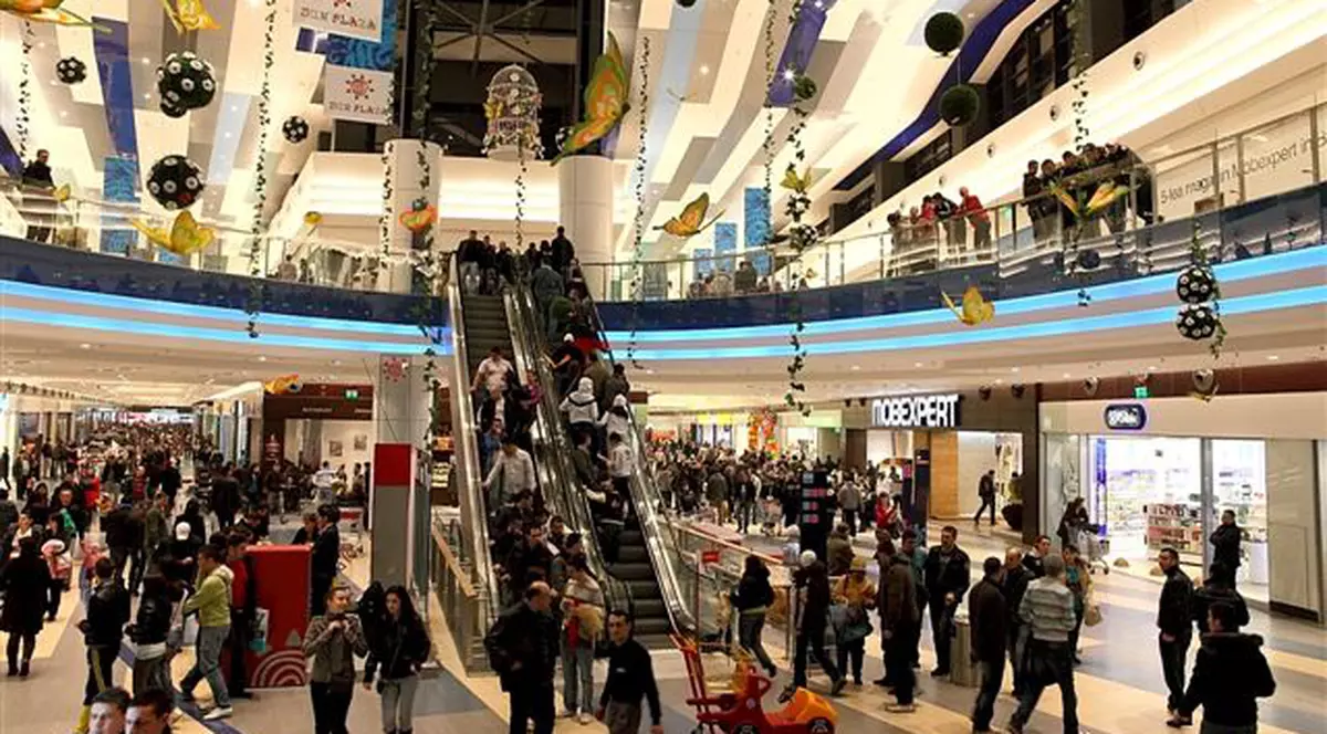 Magazinele din mall-uri cer renegocierea chiriilor, din cauza închiderii acestora de către stat. Mall Sun Plaza