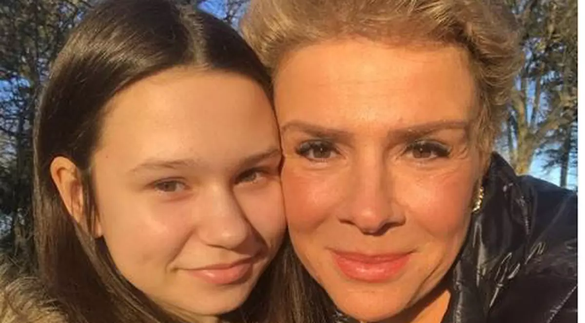 “Nu te pregătesc cărțile de parenting pentru adolescența copilului”.  Cum se înțelege Teo cu fiica ei, Maia, în vârstă de 15 ani