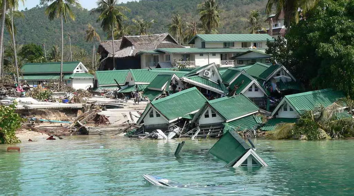 Insula paradisiacă Phi Phi, din Thailanda, a fost lovită puternic de tsunami-ul din 2004 FOTO: EPA