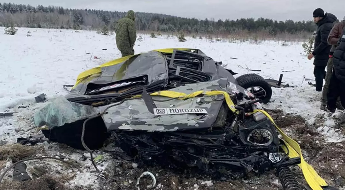 VIDEO | Motivul pentru care un rus și-a aruncat Mercedes-ul din elicopter. „M-a dezamăgit”