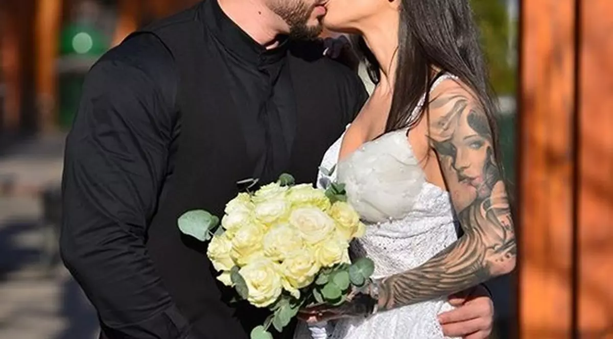 Roxana Vancea și Dragoș Paiu s-au căsătorit. Imagini de la Starea Civilă