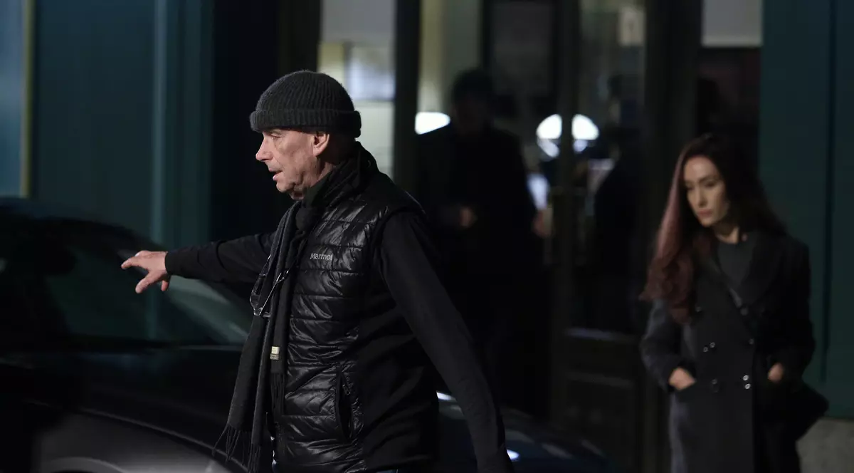 Cetatea Filmului s-a mutat la București. Michael Keaton și Maggie Q filmează în România pentru o superproducție hollywoodiană
