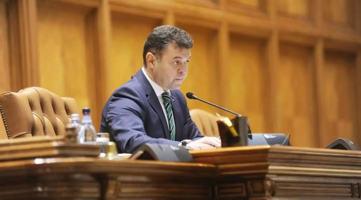 Cine sunt deputaţii care au folosit autoturismul BMW seria 7, închiriat de la MAI. Vela spunea că a fost cumpărat pentru "protecţia demnitarilor PSD"