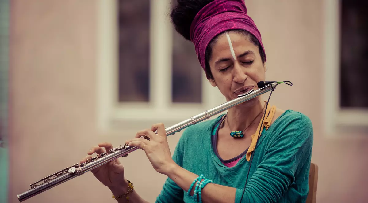 Desenul emoționant al unei artiste iraniane: ”Revoluție urmată de dictatură, urmată de sancțiuni internaționale, urmate de criză economică, urmată de război…”