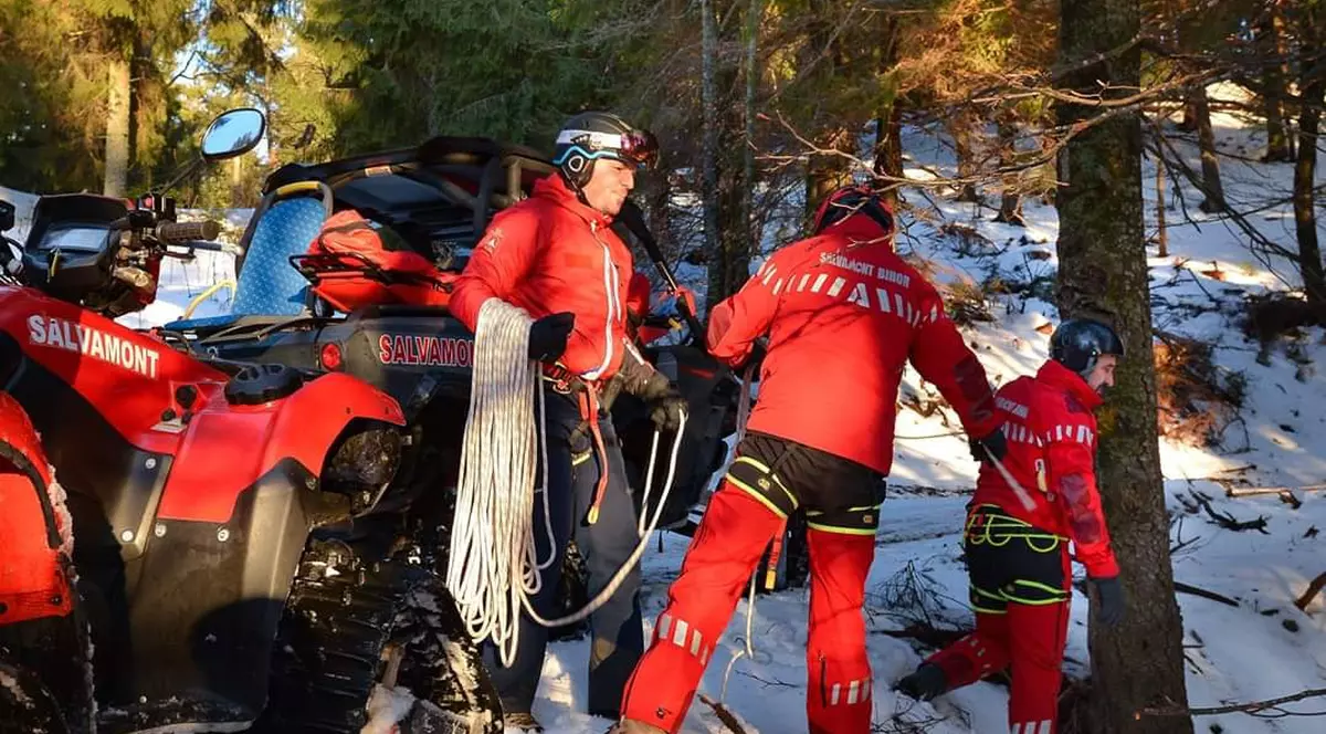 O sută de accidente montane în 24 de ore. Recomandările salvamontiștilor în caz de accident. Acțiune de salvare pe vârful Omu, în derulare