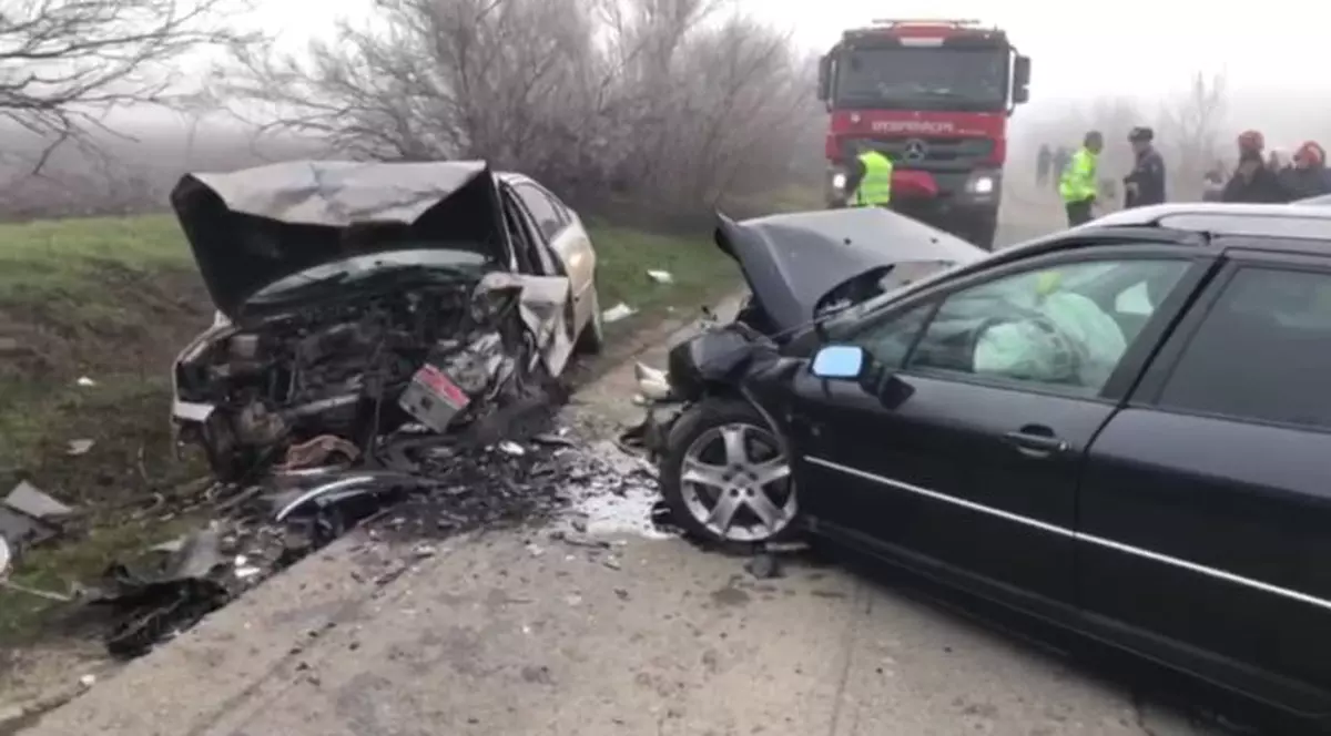 Accident rutier în Dolj după o depășire neregulamentară. Două persoane au murit și 7 au fost rănite, între care doi copii