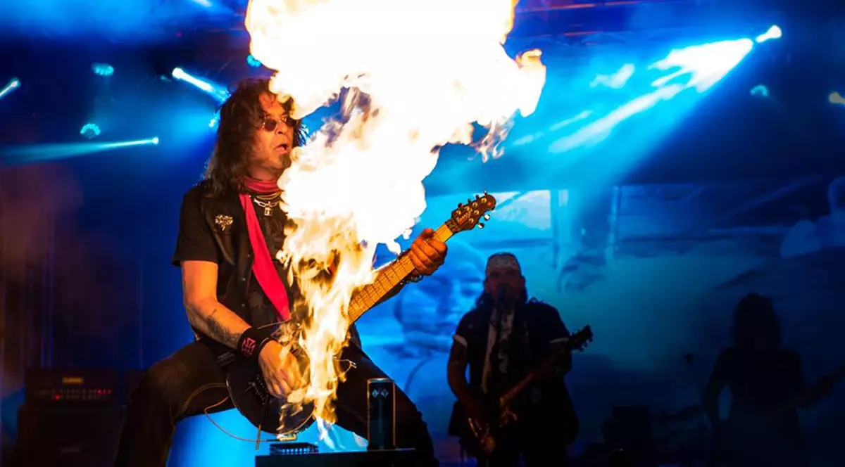 Adi Bărar, fondatorul  legendei rockului românesc,  Cargo, împlinește astăzi 60 de ani!