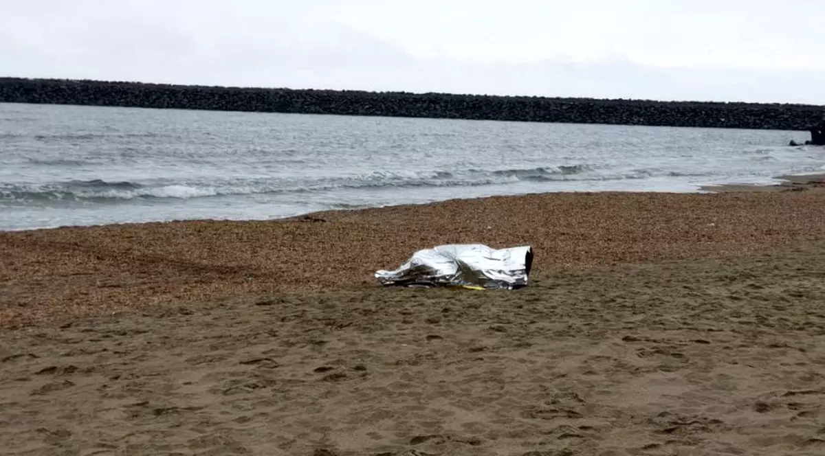 Bărbat decedat, găsit pe o plajă din Constanța. Ce au stabilit până acum anchetatorii
