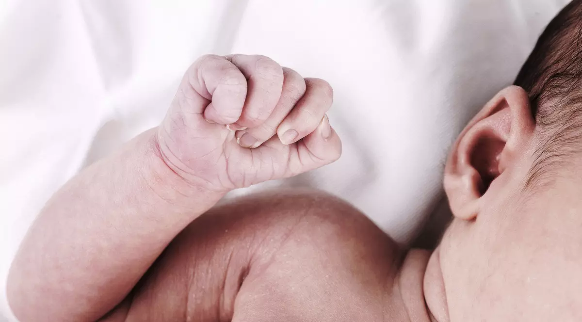 Tânăra care și-a trântit bebelușul pe jos a primit arest preventiv pentru 30 de zile. Italianca din Timișoara, cercetată pentru tentativă de omor