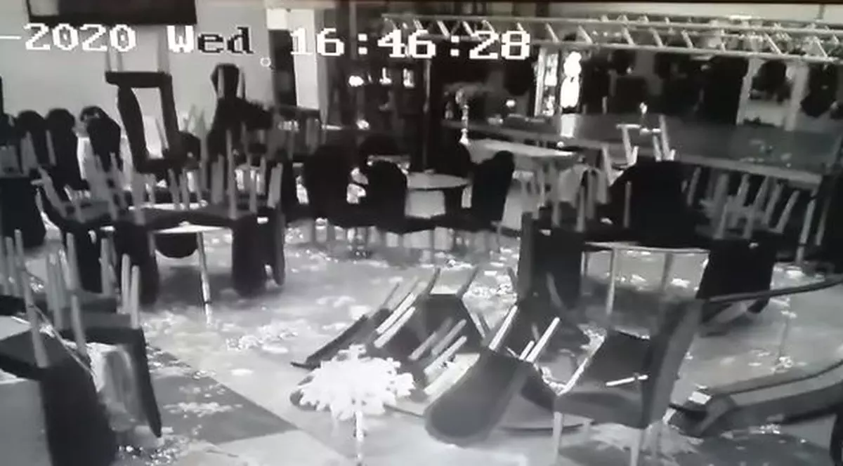 Imaginile dezastrului într-o sală a Bibliotecii Naționale, unde s-a organizat Revelionul. Totul a fost făcut public de un deputat USR