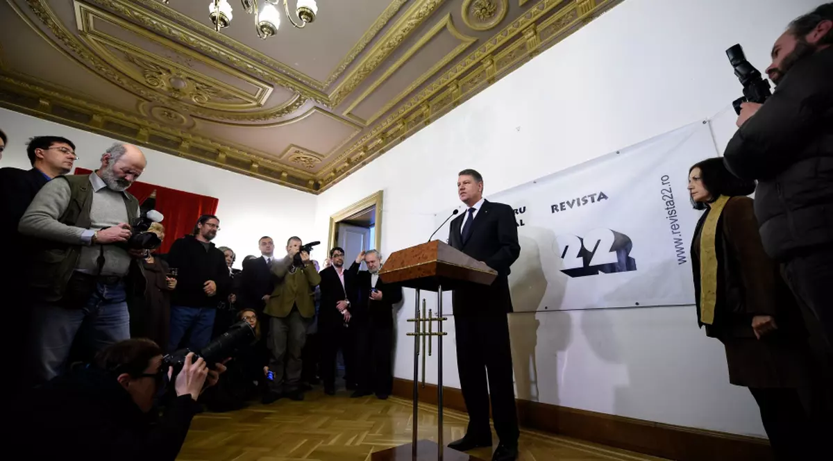 Klaus Iohannis decorează Grupul de Dialog Social (GDS)