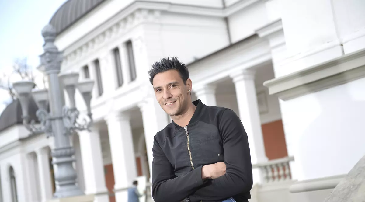 Mario Camora are 33 de ani și evoluează pentru CFR Cluj din 2011