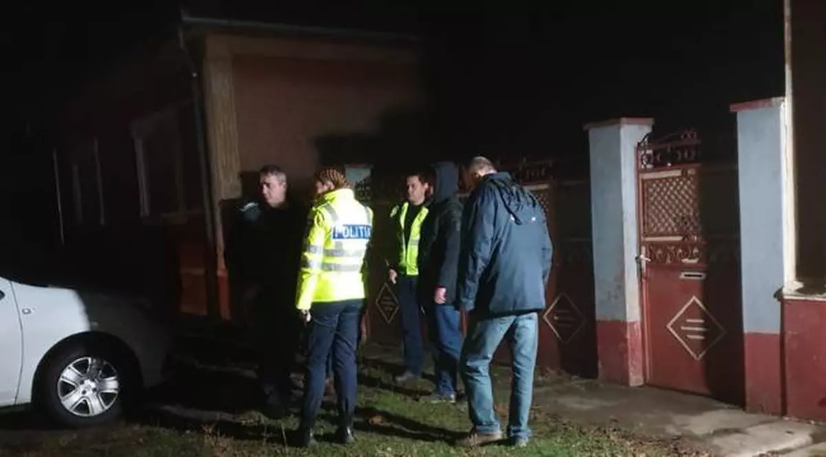 Crimă înfiorătoare în Arad. Un tânăr și-a ucis mama pentru că nu se înțelegea cu iubita lui