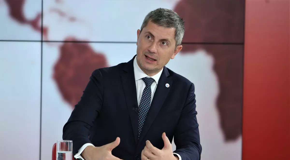 Cum a explicat Dan Barna momentul în care un angajat al Camerei Deputaţilor i-a ridicat ochelarii căzuți în Parlament