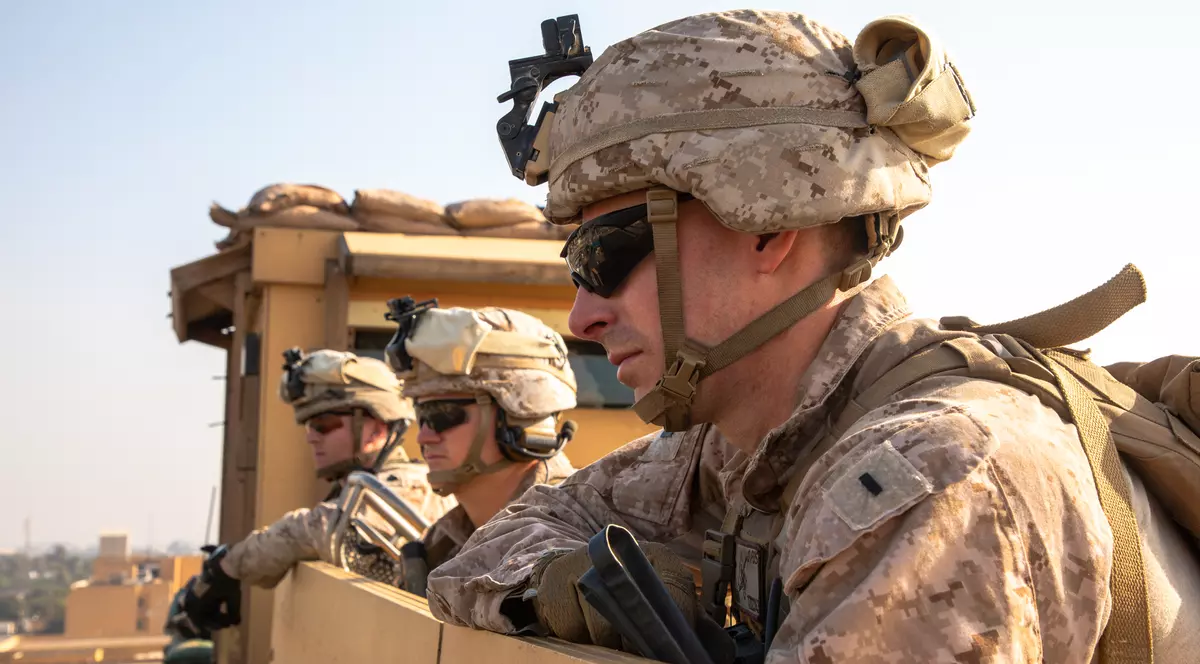 NATO anunță că suspendă operațiunile de antrenament din Irak, dar nu renunță la misiunea din această țară