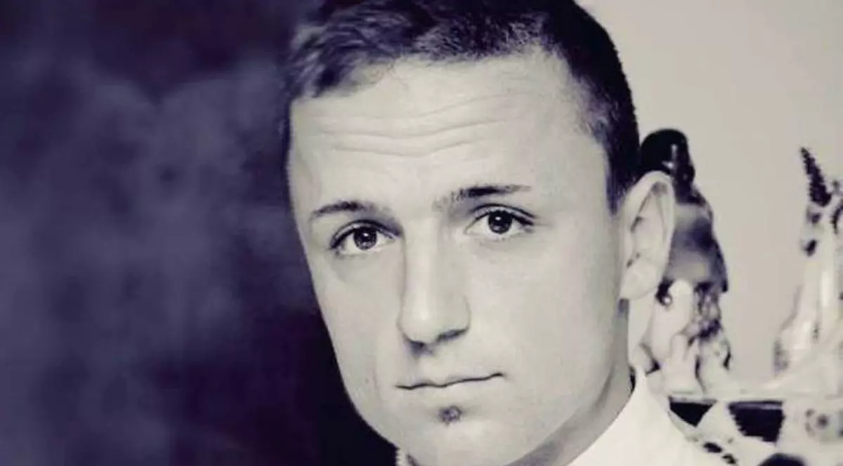 Un tânăr de 23 de ani a fost spulberat de o mașină tocmai când se pregătea să deschidă șampania de Revelion. Vinovatul a fugit de la locul accidentului