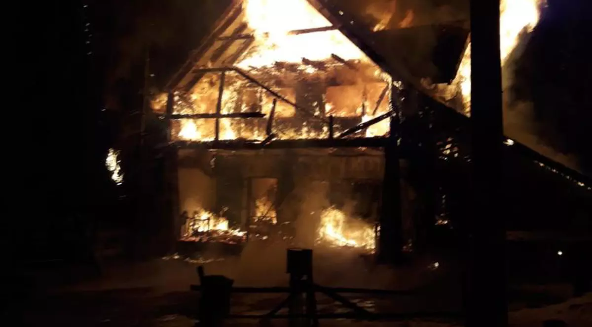 Cabană din Alba, arsă complet într-un incendiu. Imaginea dezastrului