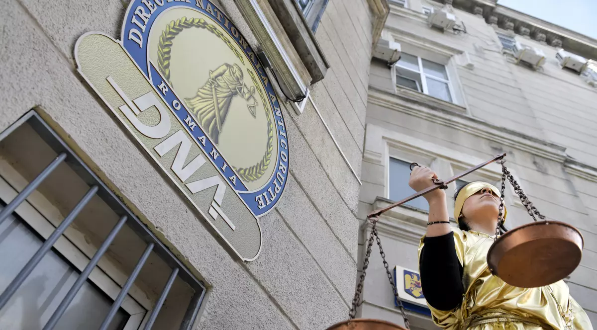 Comisar șef de la Serviciul de Permise Auto și Înmatriculări, reținut de procurorii DNA pentru luare de mită