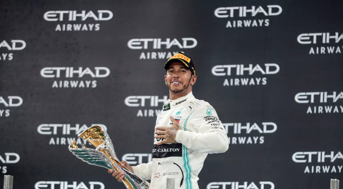 Super ofertă pentru pilotul de Formula 1 Lewis Hamilton