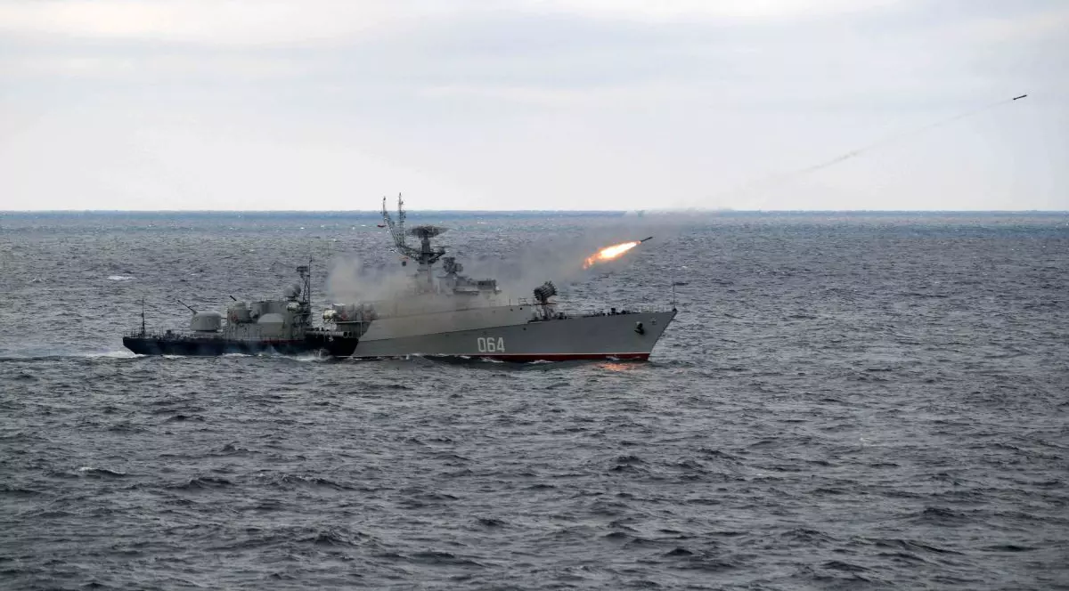 Nava anti-submarin Muromets, in timpul jocurilor de război FOTO: EPA