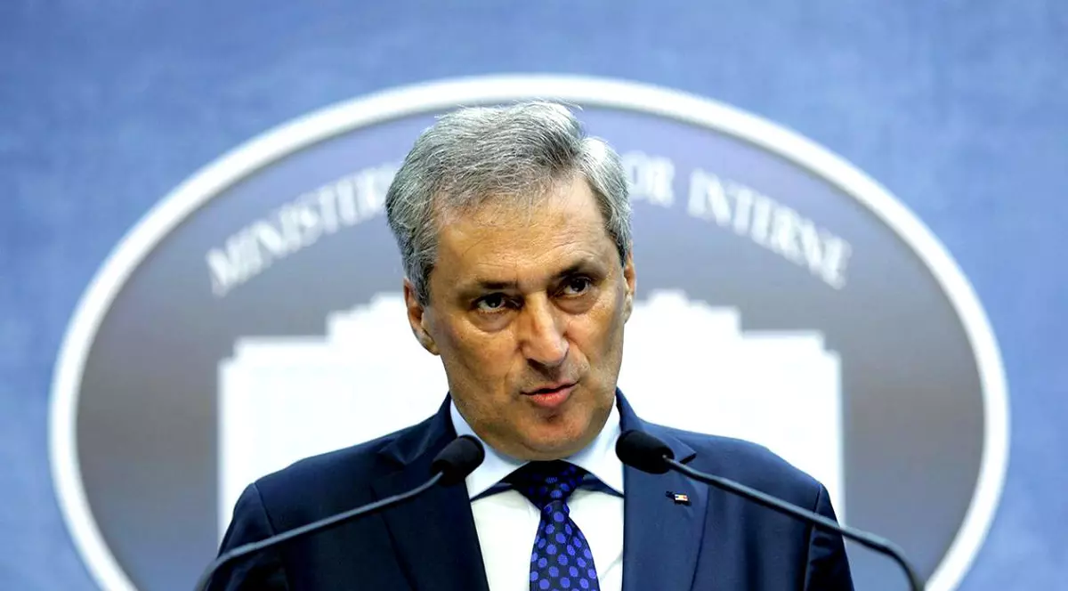 VIDEO Ministrul Vela: Jandarmeria a cumpărat 4 maşini noi, de 200.000 de euro, pentru protejarea demnitarilor PSD