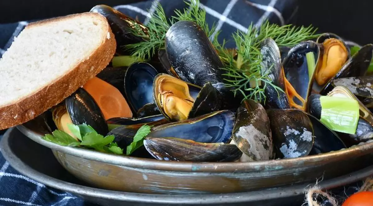 România nu mai are voie să vândă midii din Marea Neagră, după ce UE a cerut un studiu asupra calității apei. ANSVSA nu l-a făcut, dar îi amendează pe pescari