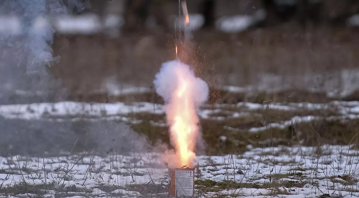 Copii mutilați de petarde. Un băiat de 14 ani are două degete amputate, altul a suferit un traumatism cranio-facial grav