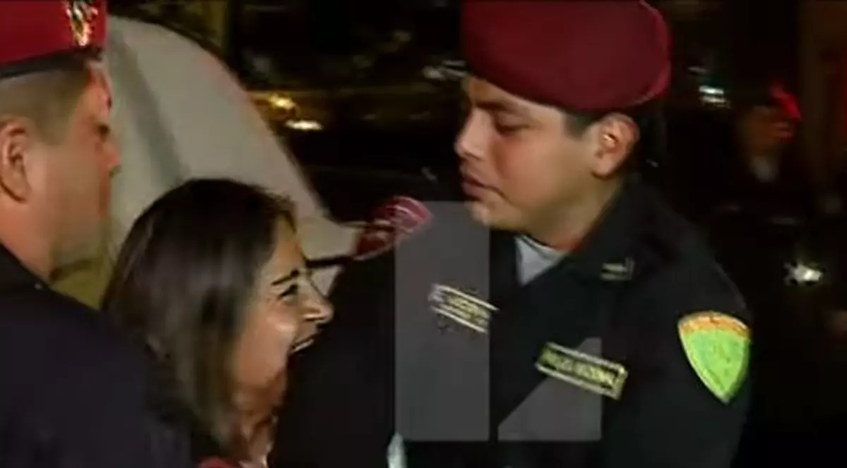 A mușcat un agent de poliție pentru a evita ca soțul ei să fie reținut