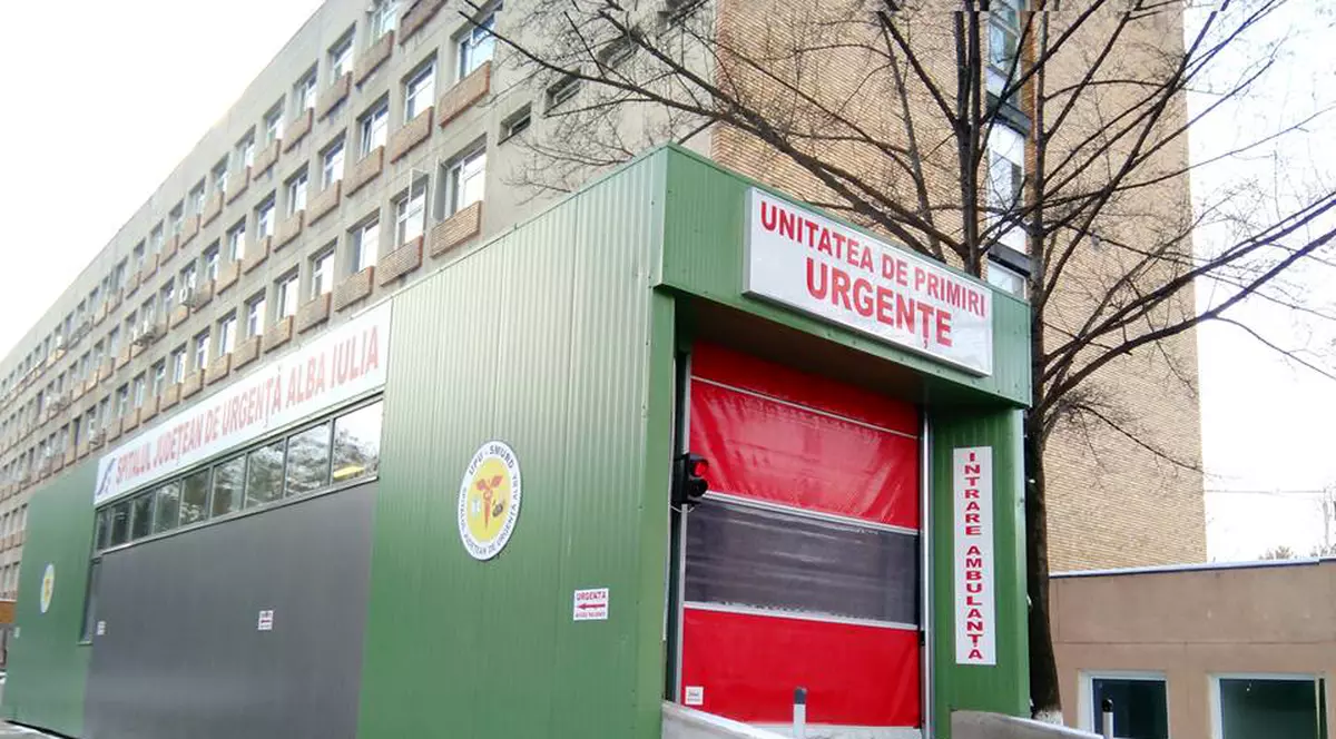 A murit la spitalul din Alba unde a venit cu gâtul umflat. Medicii nu știu de ce a murit bărbatul de 37 de ani iar familia acuză lipsa de reacție