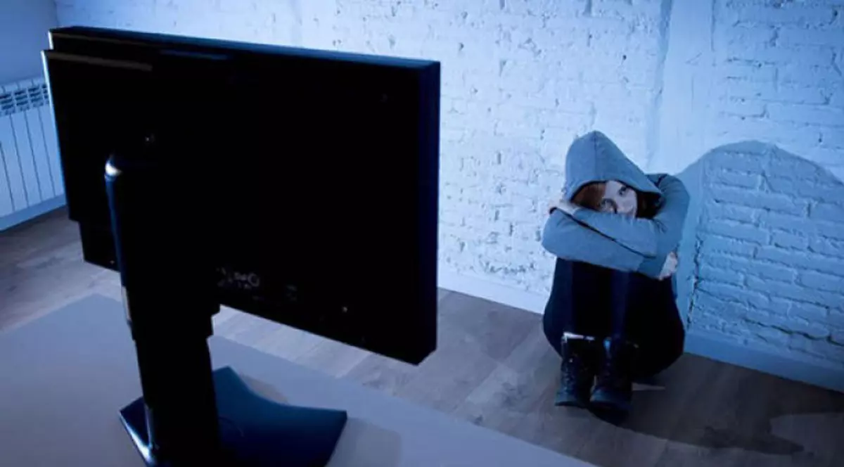 Copilă de 10 ani, șantajată de un obsedat sexual. Autorul a fost arestat pentru pornografie infantilă