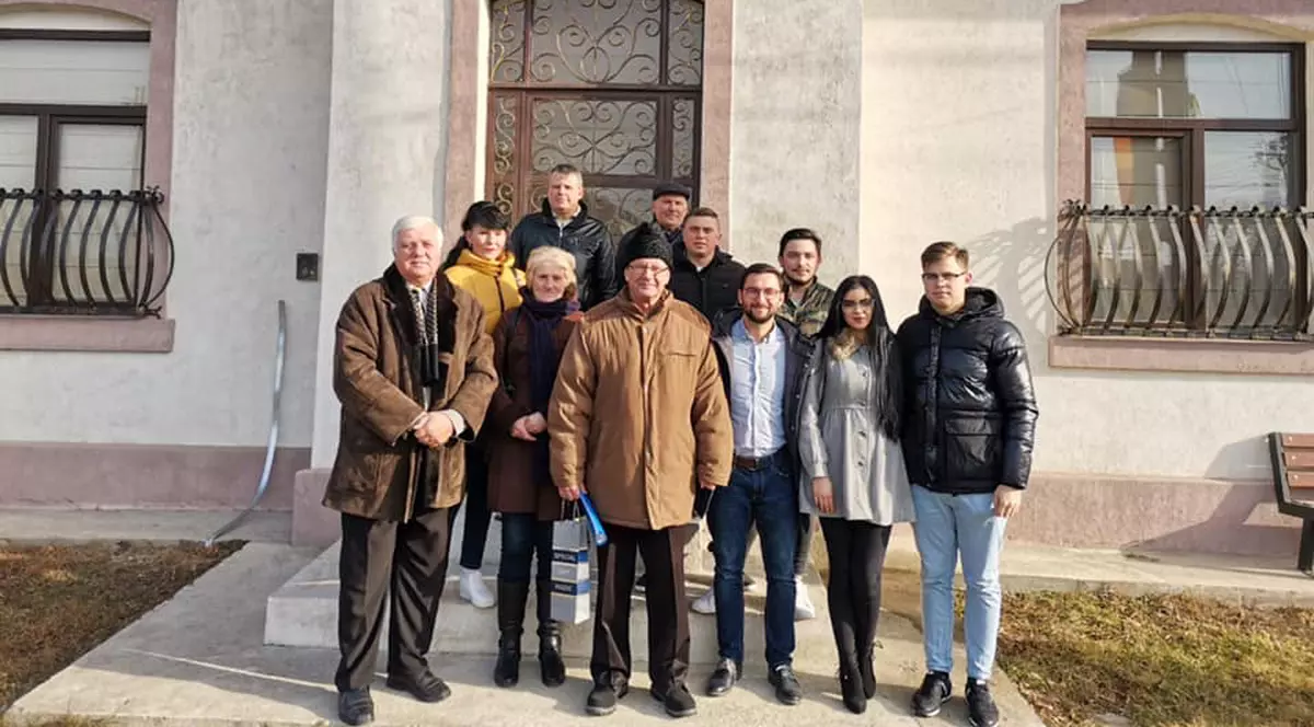 O organizaţie comunală a USR a demisionat în bloc şi s-a înscris în PNL: "USR însemna cândva o poezie, recitată de un copil inocent"