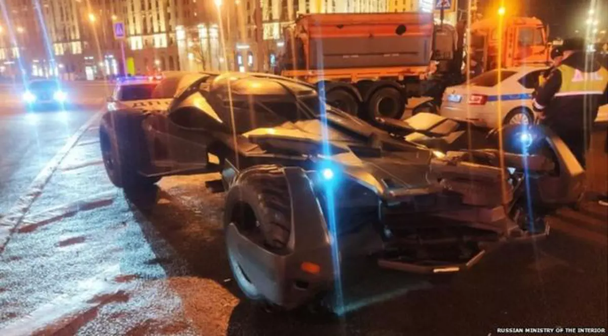 Mașina lui Batman, ridicată de poliția din Moscova