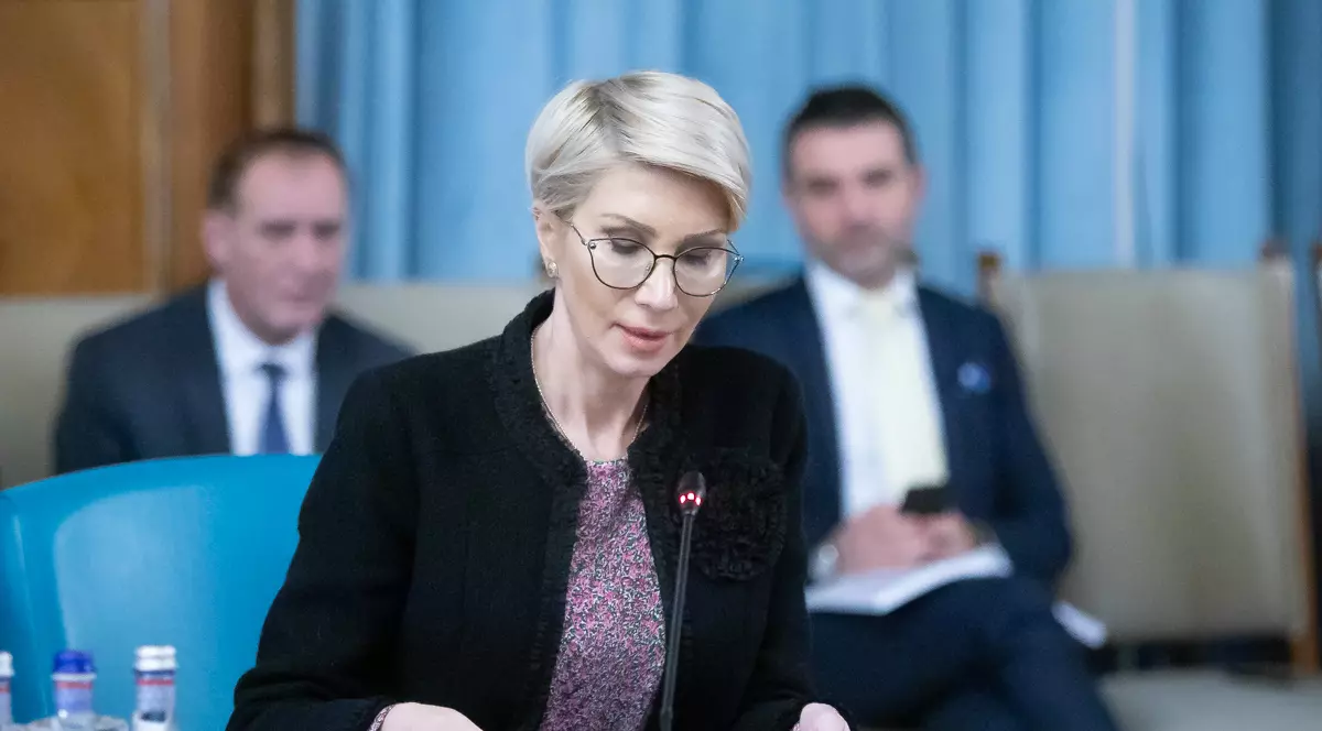 Guvernul rezolvă prin OUG problema decontării navetei şcolare. Aprobarea licențelor  transportatorilor, condiţionată de  transportul gratuit al elevilor