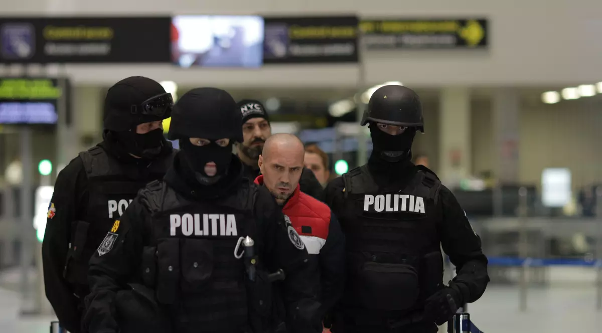 Unul dintre cei mai periculoși interlopi români a fost adus în țară sub escortă. "Ghenosu" a fost prins la Londra în urmă cu doi ani