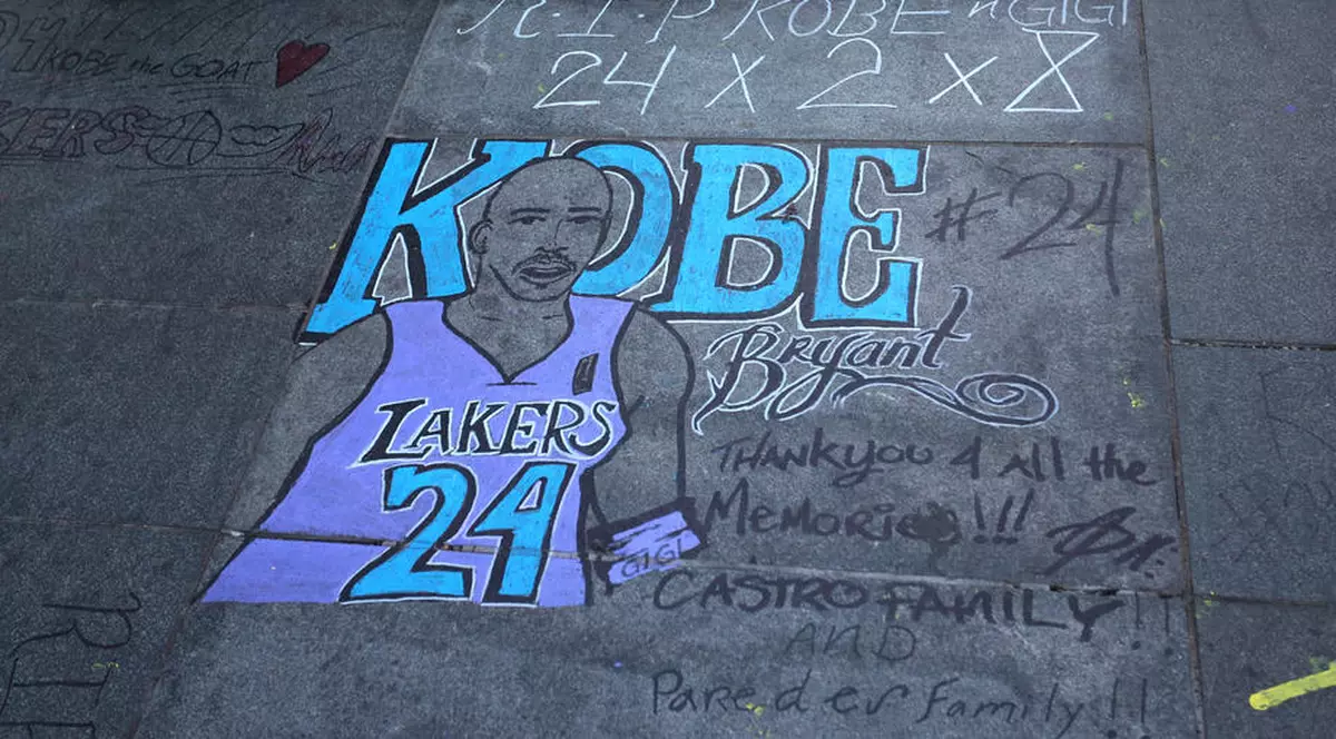 Fanii i-au adus un omagiu vibrant fostul baschetbalist Kobe Bryant FOTO: EPA